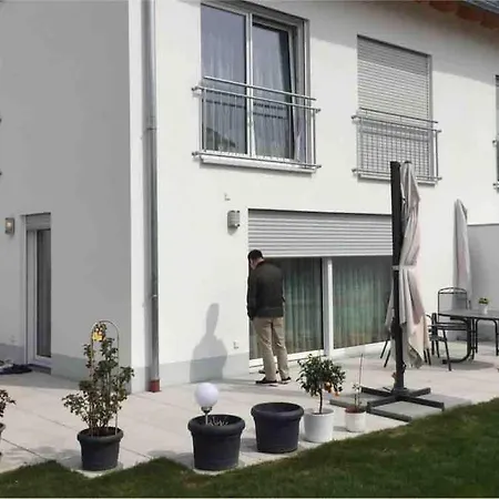 Appartamento Town House With Big Garden, 25 Min To Oktoberfest