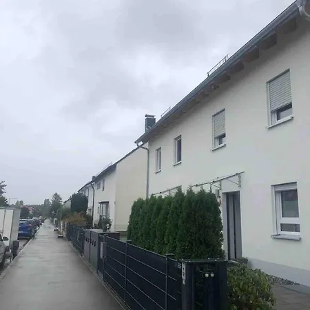 Town House With Big Garden, 25 Min To Oktoberfest * Monaco di Baviera