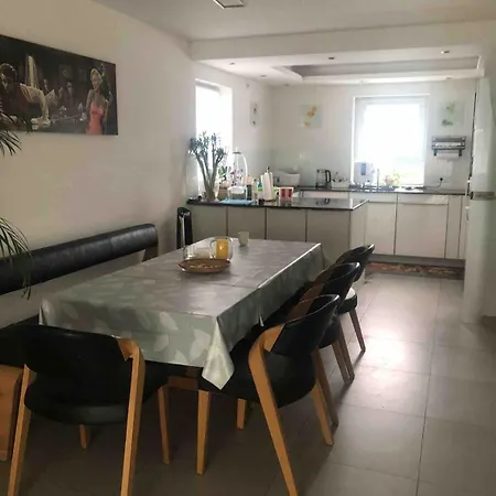 Appartamento Town House With Big Garden, 25 Min To Oktoberfest *